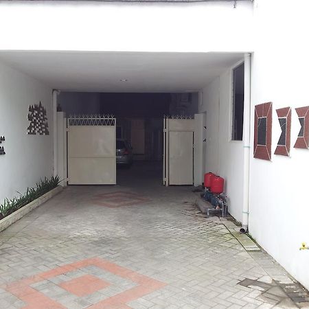 Loxy Inn สุราบายา ภายนอก รูปภาพ