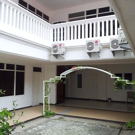 Loxy Inn สุราบายา ภายนอก รูปภาพ