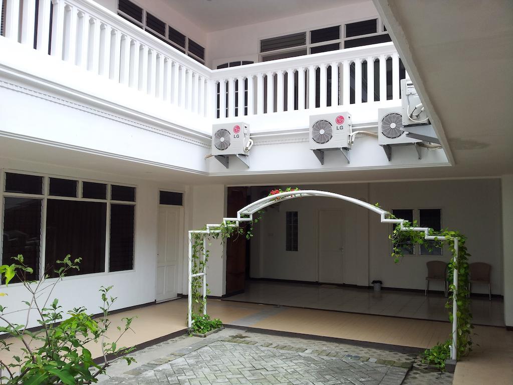 Loxy Inn สุราบายา ภายนอก รูปภาพ