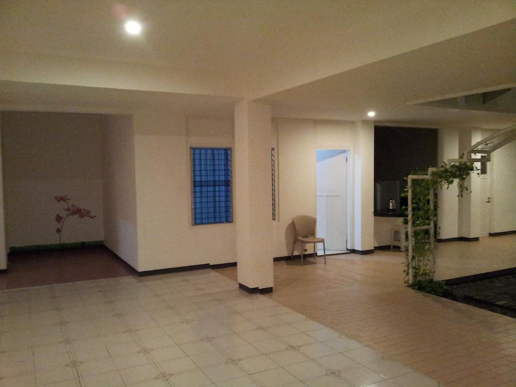 Loxy Inn สุราบายา ภายนอก รูปภาพ